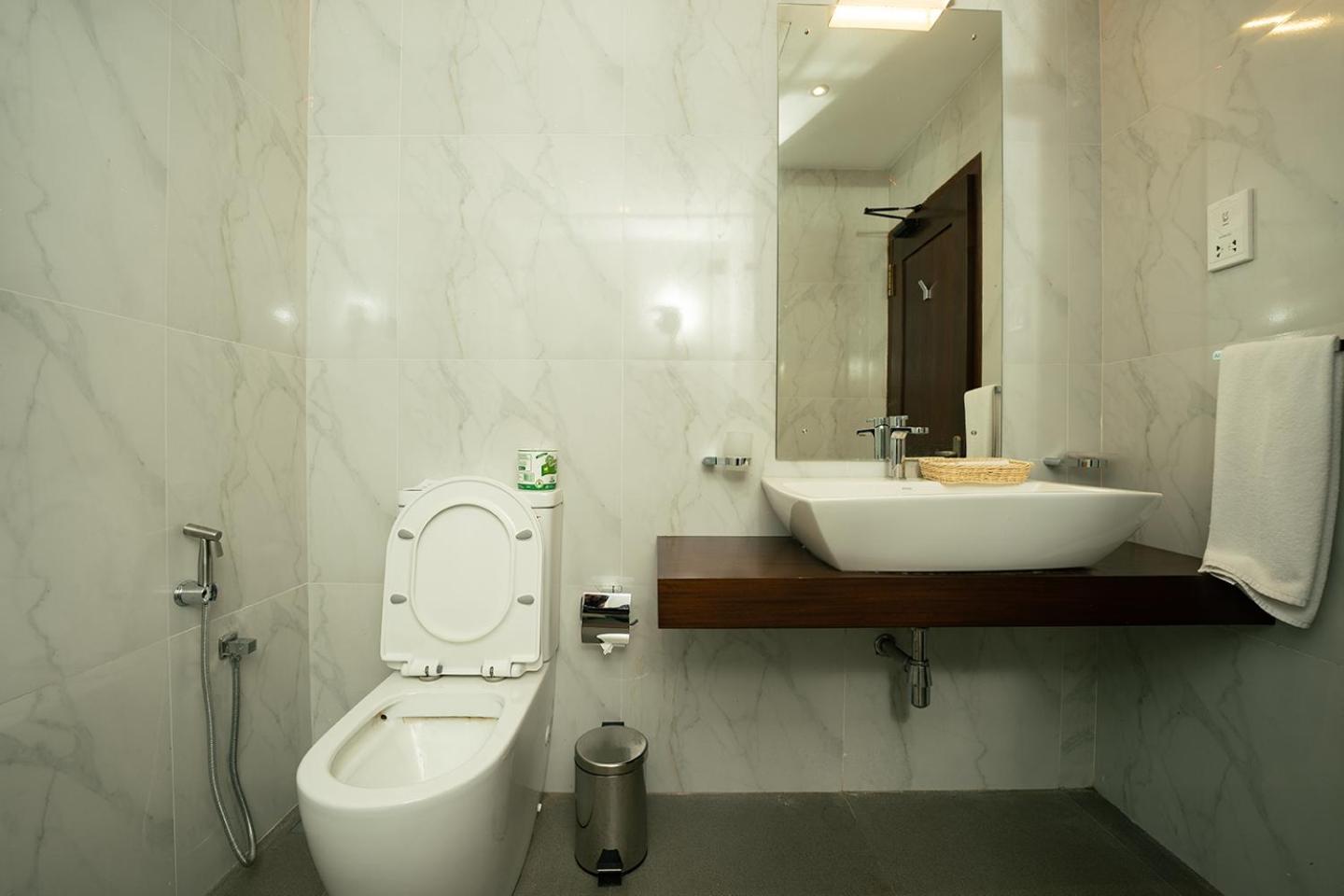 Good Wood Airport Hotel Katunayake Exterior photo